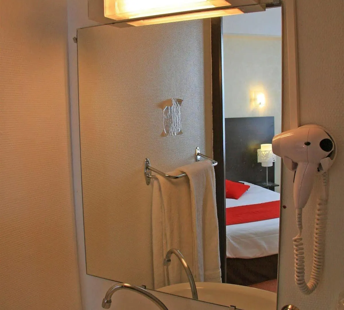 Hôtel Le Keroman Lorient 2*,